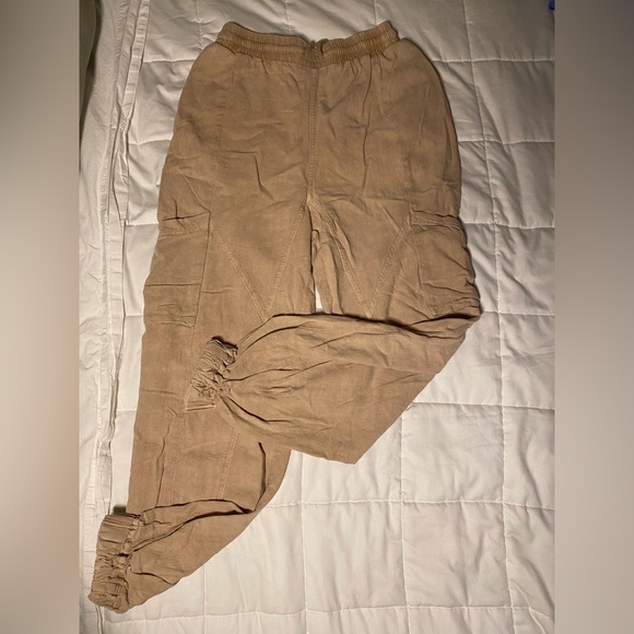 Urban outfitters soft tan cargo sweat pants/joggers | size small - Picture 4 of 4
